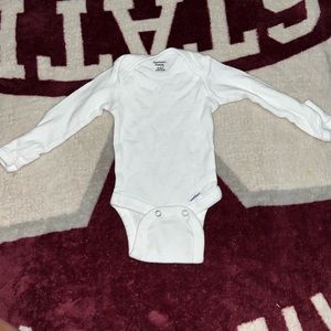 5 solid white, carters onesises , 0-3 months